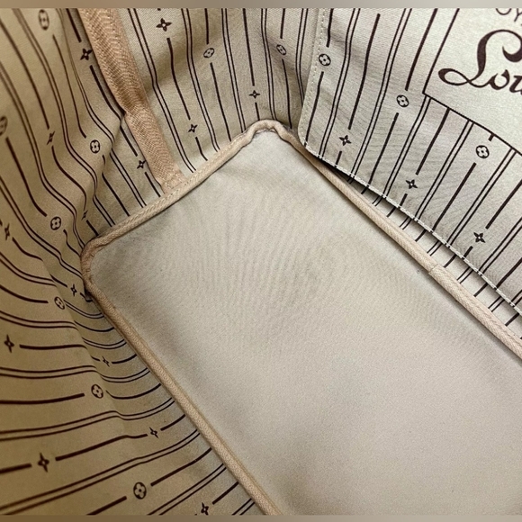 Louis Vuitton GM Neverfull Monogram Tote bag. Largest size this Bag Comes In. - Picture 14 of 17